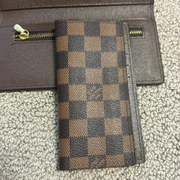 Checkbook style checkered woman’s wallet - Picture 3 of 5